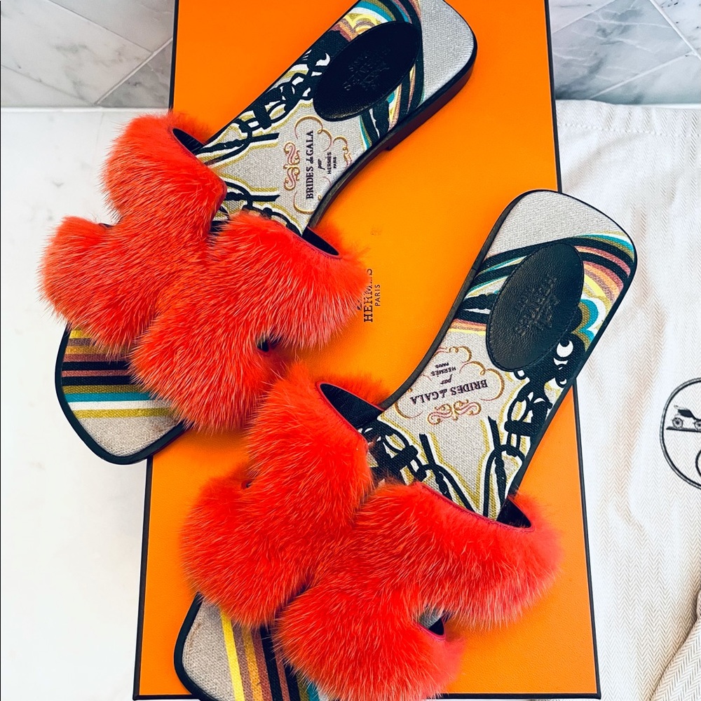 AUTHENTIC LIMITED EDITION HERMES ORAN FUR SLIDES - Picture 9 of 11